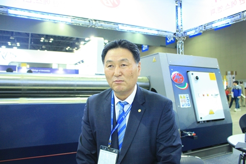 [2015 한국기계전]신한 에스.엔.피, “장인정신으로 만든 기계 공급한다”